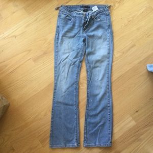 Levi’s Slender boot cut. Size 6M